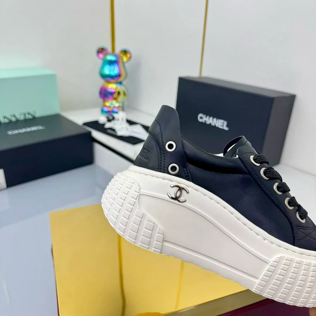 👟👟Ex-factory price 640👟👟 Chanel bread shoes ~ original calfskin panda shoes Chanel 25C latest hot style panda black and white sports shoes casual sneakers Xiaoxiang hot item classic black and white panda color coco girls must pay Fabric: original custom mixed sheepskin lining: original imported breathable mesh lining outsole: Original molded rubber + TPU combination Size: Women's 35-41